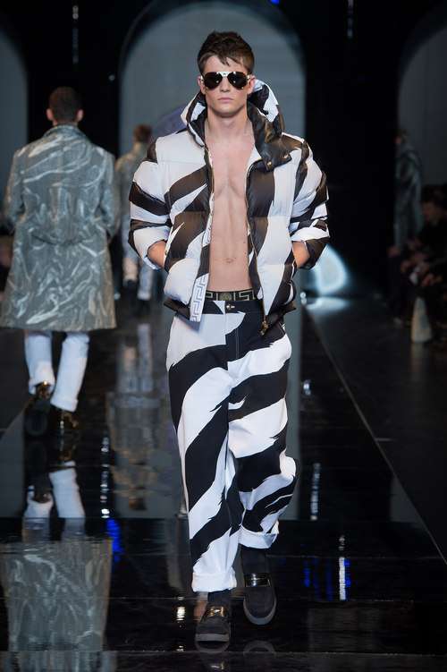 Estrafalarios diseños de Versace para la moda masculina Otoño/Invierno 2013/2014